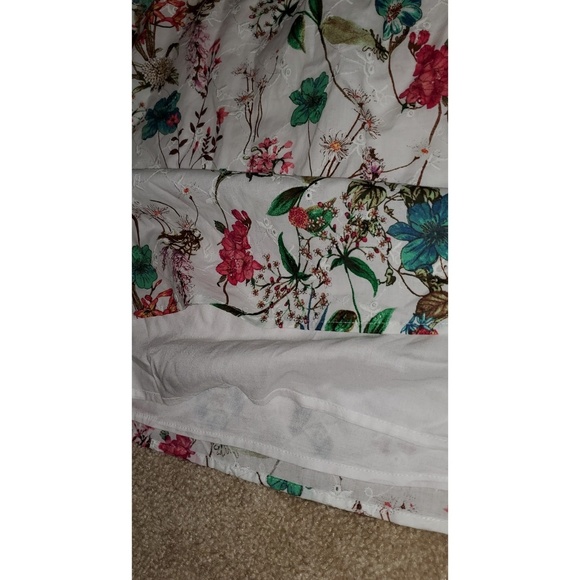 Gaiana Cold Shoulder Eyelet Top - Picture 4 of 6